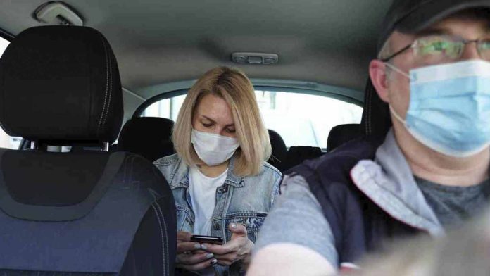 Uber elimina uso obligatorio del cubrebocas