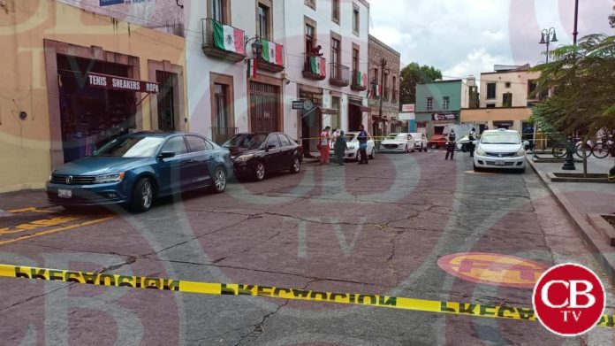 Abuelito muere al pie de una farmacia en el centro de Morelia