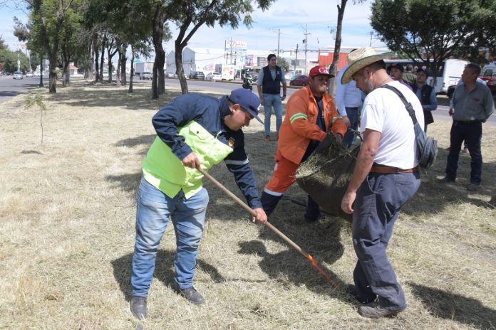 Ayuntamiento de Morelia, realiza jornada de limpieza y mejoramiento en salida a Charo