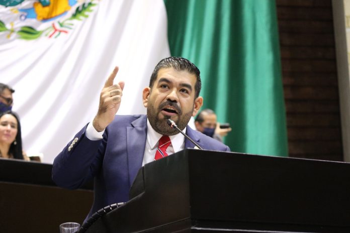 Por errática estrategia de seguridad, indispensable la presencia de Fuerzas Armadas: Paco Huacus
