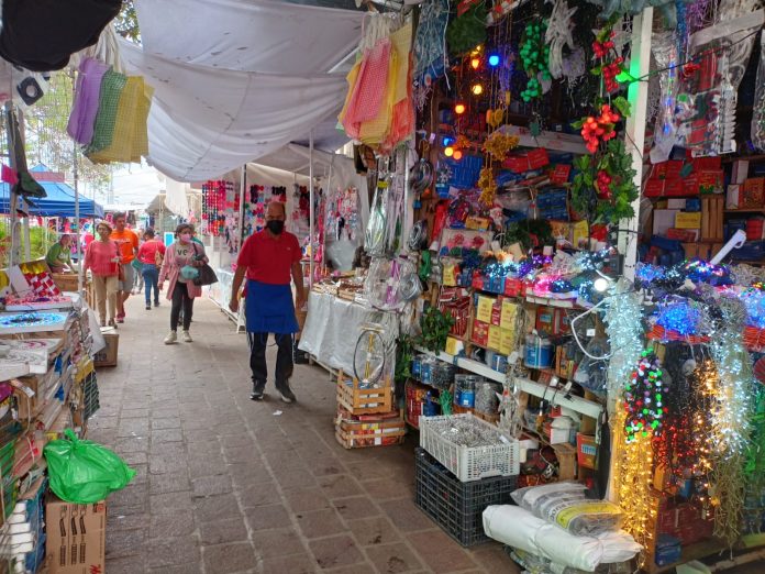 ¿Tienen permiso o no? Nueva discusión en el Mercado Independencia