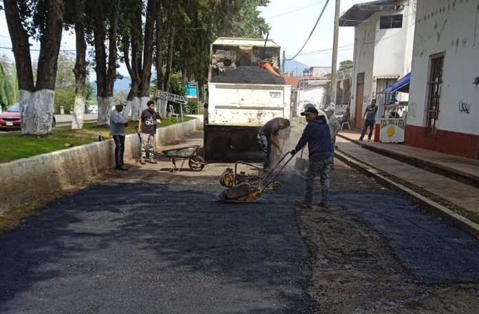 Comienza mantenimiento en caminos de Michoacán para transitar seguros este día de muertos