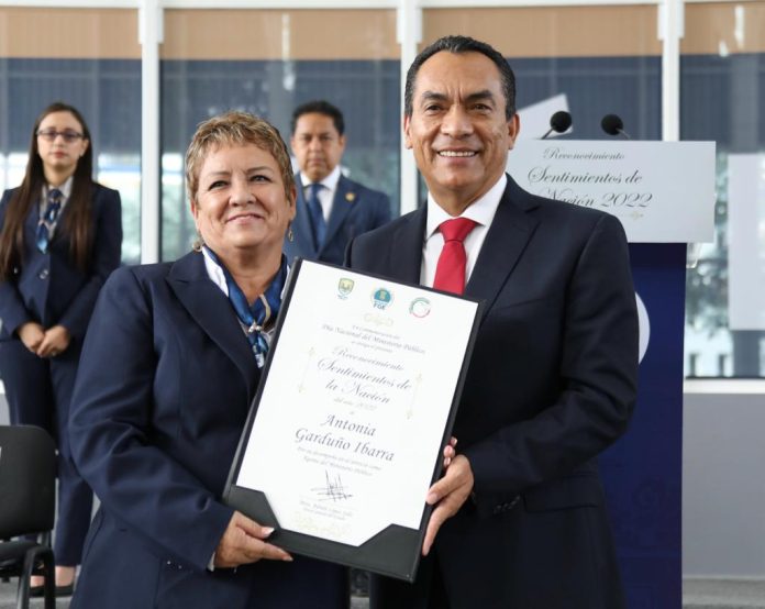 Entrega FGE reconocimiento “Sentimientos de la Nación” en el marco de la conmemoración del Día Nacional del Ministerio Público