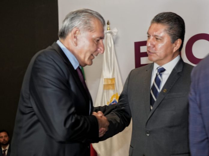 Raúl Cárdenas en el encuentro con sociedad civil para fortalecer la gobernabilidad