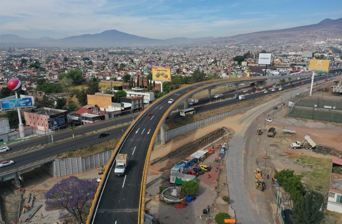 Empresa de Salida a Salamanca se niega a dejar la obra: Bedolla