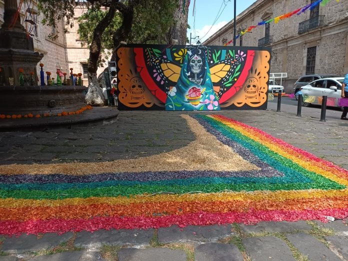 Se realiza altar en honor a víctimas de la comunidad LGBT+ en Morelia
