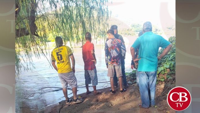 Hallan a niño ahogado luego de caer al rio donde pescaba con su padre