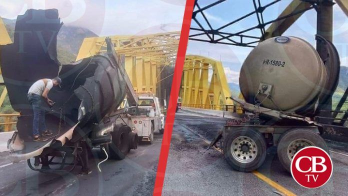 Valoran daños en al Siglo XXI por incendio de pipa de gasolina