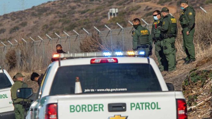Muere migrante mexicano tras ser baleado en la frontera de Texas