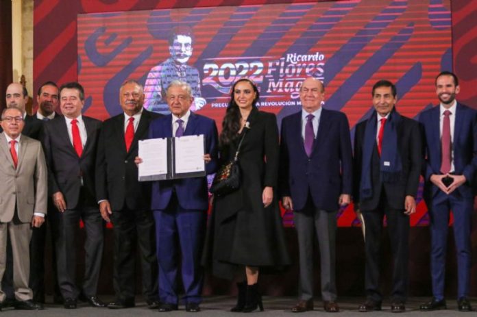 AMLO e IP pactan plan contra la inflación en el país