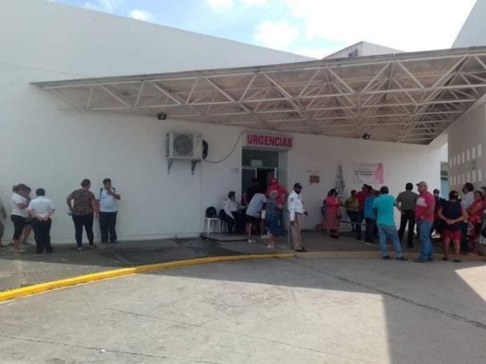 Hospitalizan a 28 estudiantes de secundaria por presunta intoxicación