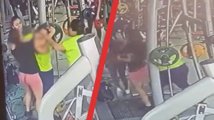 Video: Dos mujeres se agarran a golpes por aparato en el gimnasio