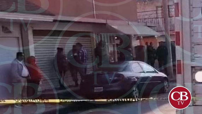 Atacan a balazos una base de taxis en Uruapan