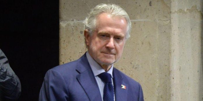 Santiago Creel se une a la marcha a favor del INE