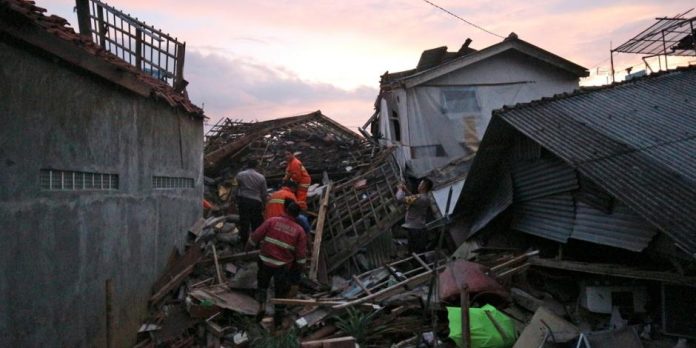 VIDEO: En Indonesia suman más de 160 fallecidos por sismo de 5.4 grados