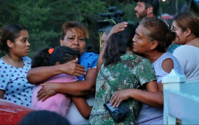 Familias de mineros atrapados en 