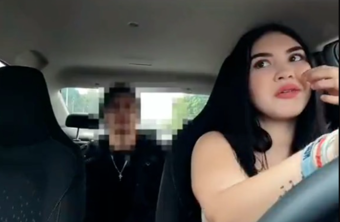Video: Conductora de Uber es acosada por pasajero