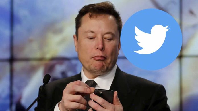 Elon Musk despide a un empleado por corregirlo públicamente