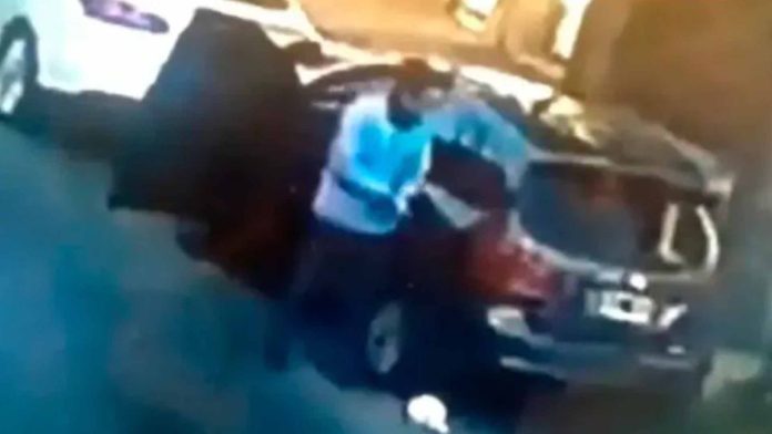 Intentó asaltar con un arma de juguete; le sacaron una de verdad y lo matan