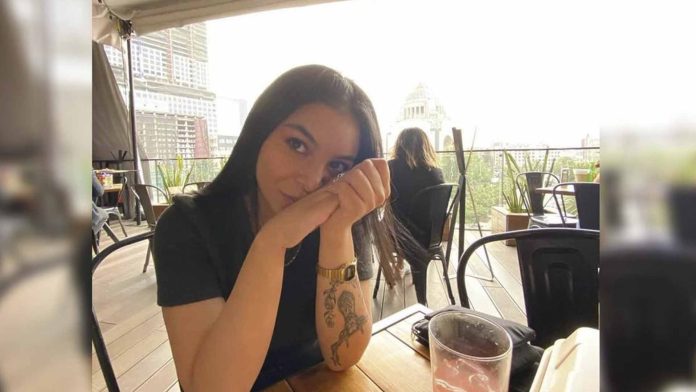 Joven muere tras aventarse de un taxi en movimiento porque el conductor no la quiso bajar