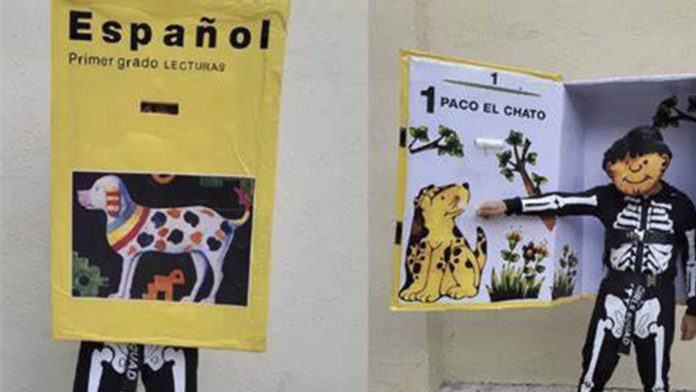 Joven se vuelve viral por peculiar disfraz de libro de español de la SEP