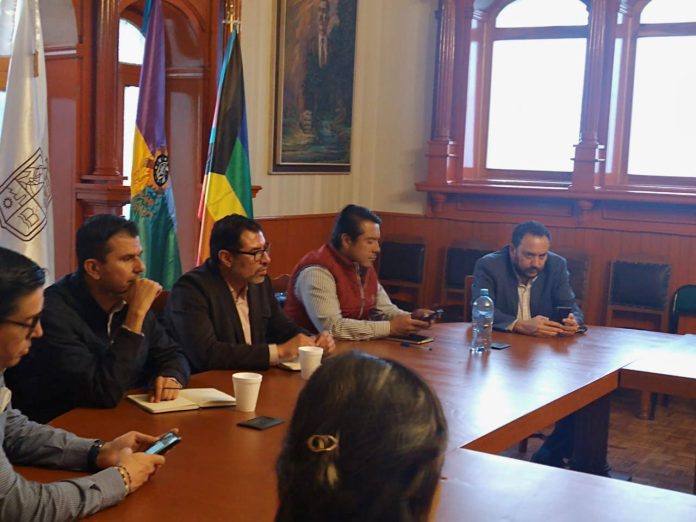 Se mantiene diálogo con normalistas indígenas para la asignación de plazas
