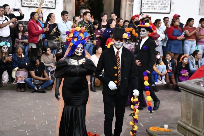 Un gran éxito el concurso y desfile de catrinas realizado por el Ayuntamiento de Pátzcuaro