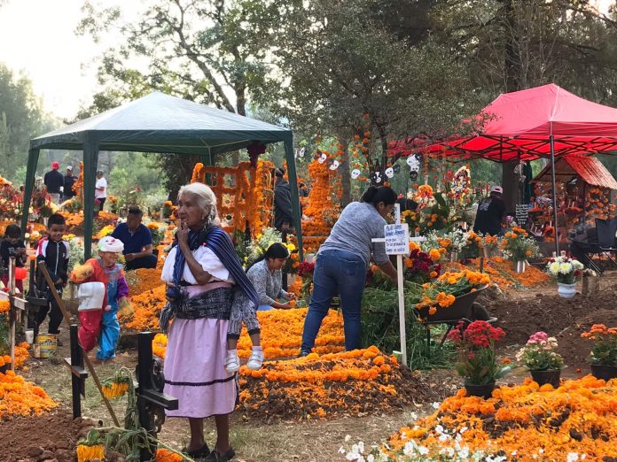 Los vivos y muertos tienen cita esta noche en Michoacán