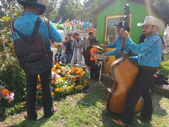Este 2 de noviembre el recuerdo de los fallecidos provoca lágrimas en sus familiares