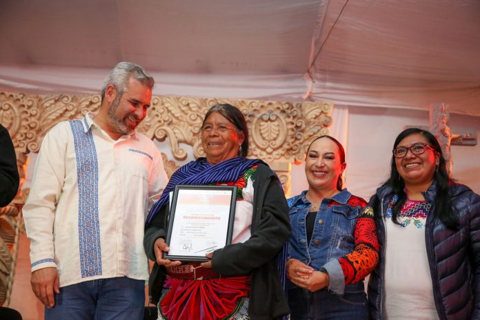 Se otorgaron 845 mil pesos a ganadores del concurso Estatal de artesanías de Michoacán