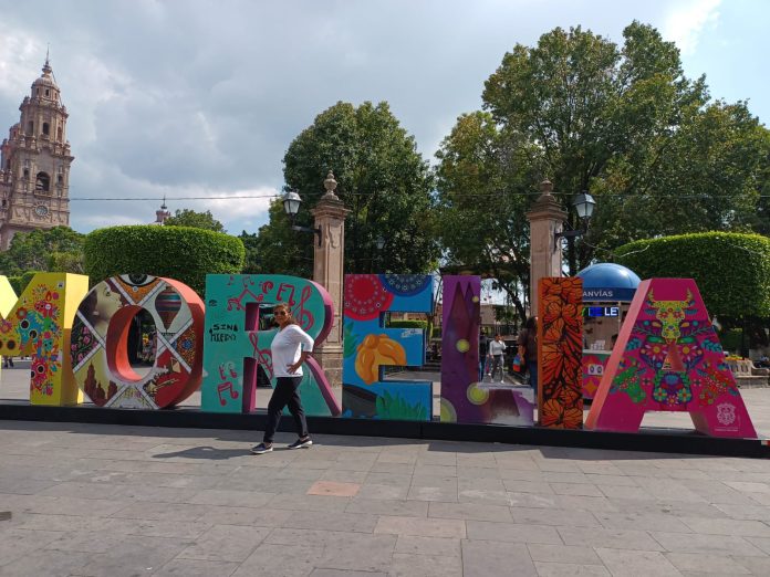 La belleza de los desfiles y la gastronomía, principal motivo de turistas para visitar Morelia
