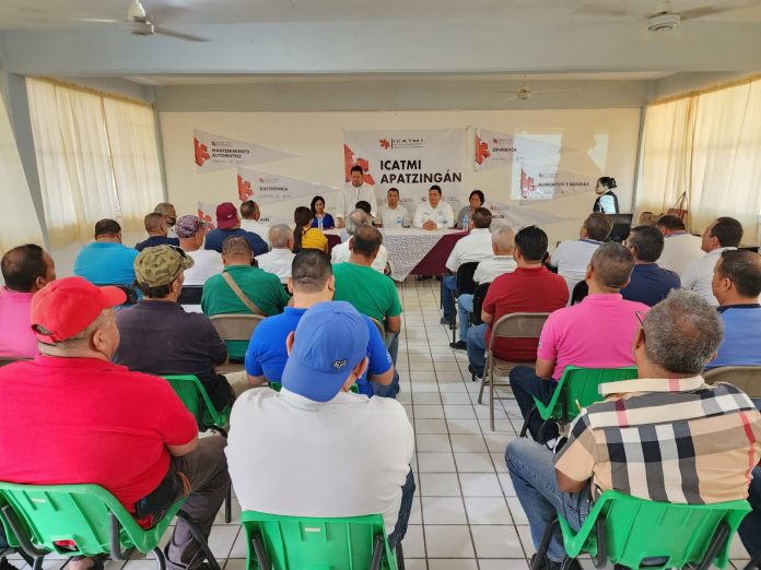 Comienzan a tomar cursos de capacitación transportistas de Apatzingán