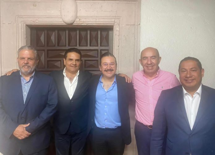 ¿Aviador en el Ayuntamiento o coordinador de Silvano? Los coqueteos de Alberto Frutis