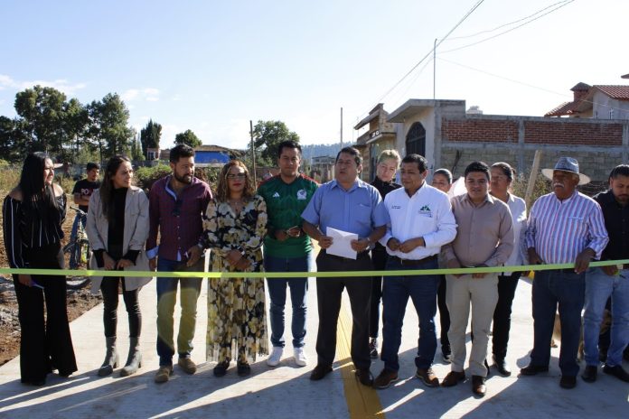 Inaugura Ayuntamiento de Pátzcuaro, pavimentación, drenaje y agua potable en Héroes Nacozari