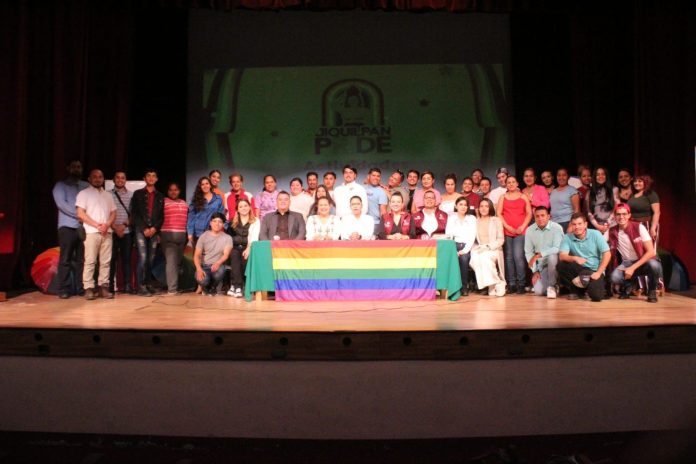 Por evitar la discriminación; entregan apoyo económico a defensores LGBTTTIQ+