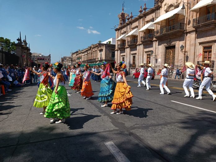 Estudiantes de Morelia se manifiestan de manera pacífica en busca de una educación de calidad