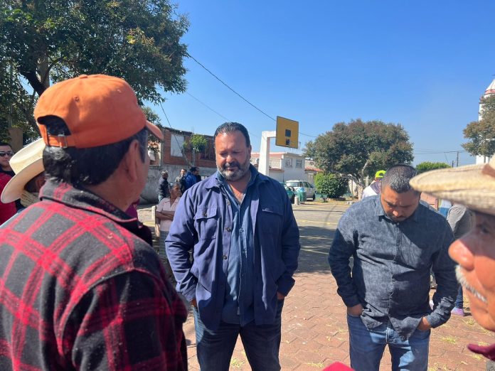Atiende Julio Arreola demandas de Tzentzénguaro