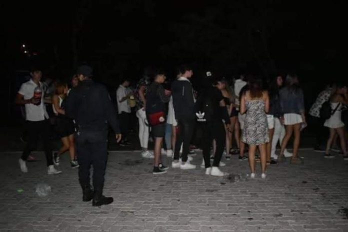 En Morelia, detectan fiestas clandestinas con alcohol y presencia de menores