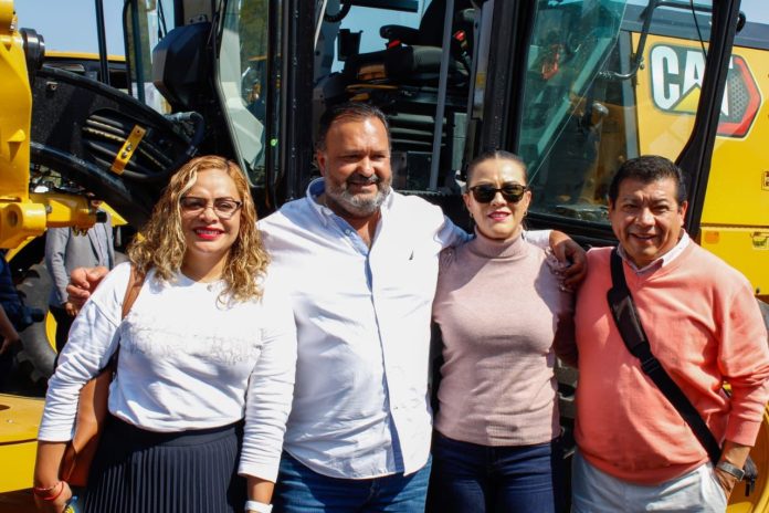 Gestiona Julio Arreola maquinaria en mejoramiento de caminos y vías de comunicación