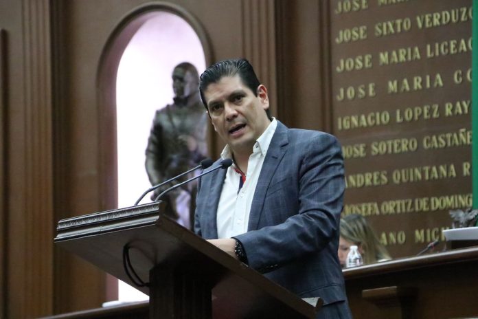 Buscan prohibir las tareas para niños de kinder y primaria en Michoacán