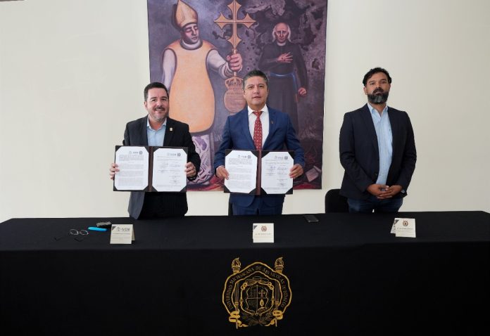 RECTOR RAÚL CÁRDENAS Y DIRECTOR DEL IVEM ROBERTO ANDRADE FIRMAN CONVENIO DE COLABORACIÓN