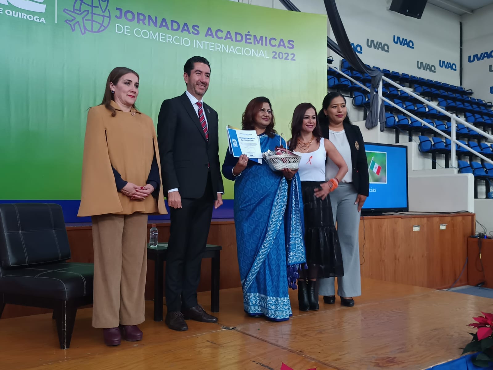 UVAQ y embajadora de Bangladesh refuerzan los conocimientos de los estudiantes UVAQ y embajadora de Bangladesh refuerzan los conocimientos de los estudiantes