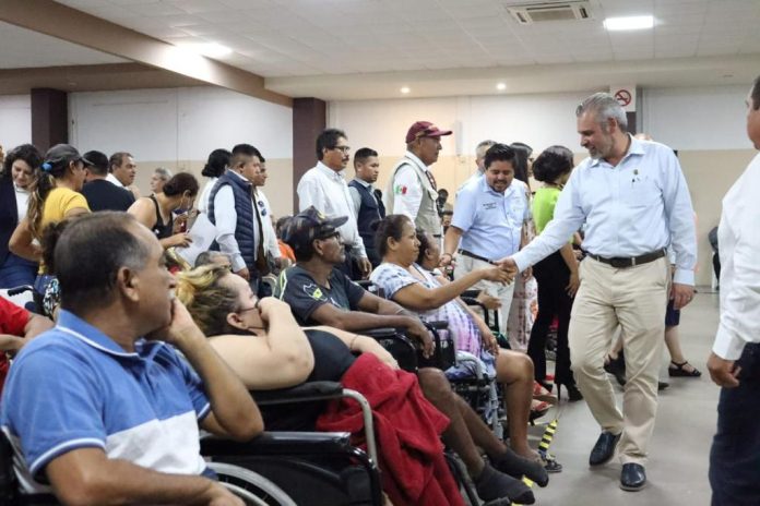Entregan 267 apoyos a personas con discapacidad de 30 a 64 años de Lázaro Cárdenas