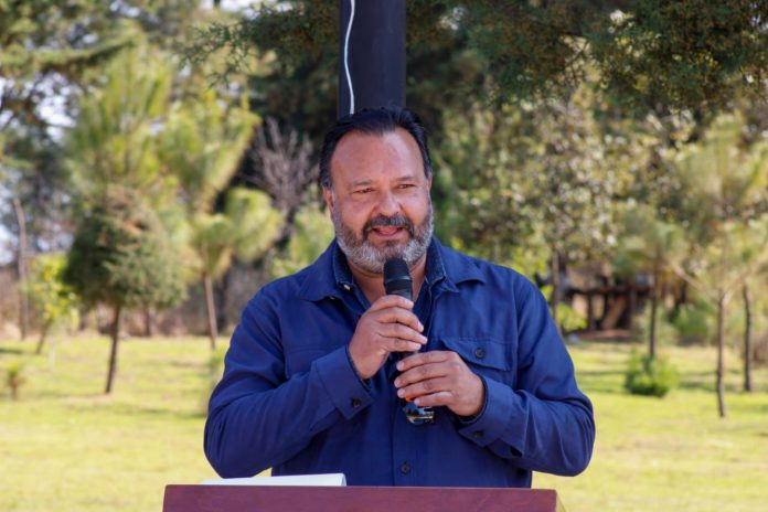 Julio Arreola Vázquez, acompañó a los directivos del COBAEM plantel Santa María Huiramangaro en su XII aniversario