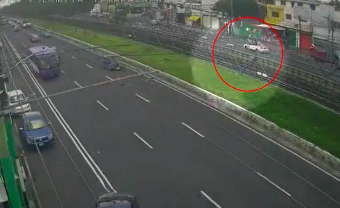 Aseguran taxi del que se arrojó Lidia Gabriela para huir de conductor 