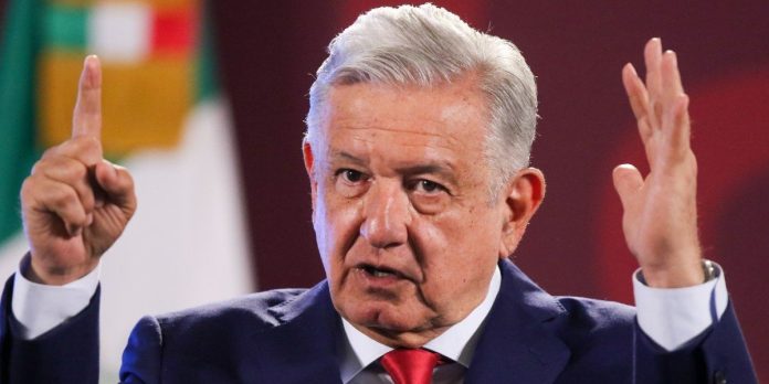 VIDEO: AMLO exhibe actos de racismo durante marcha en defensa del INE