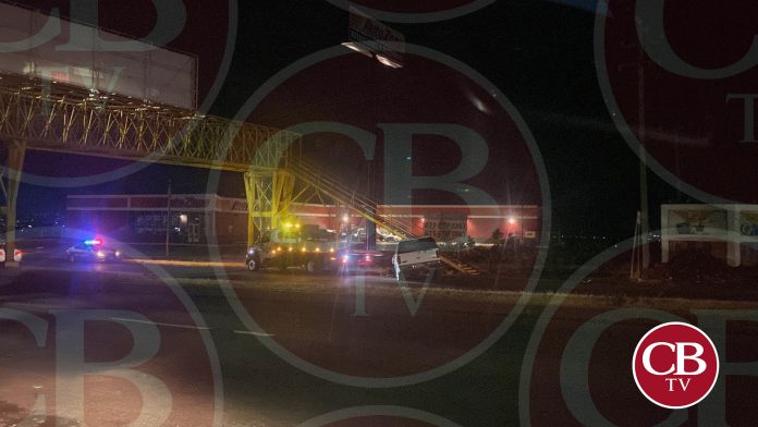Destruye su camioneta afuera de Villas del Pedregal