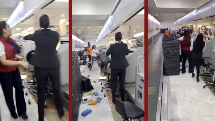 VIDEO: Mujer pierde su vuelo y golpea a empleada del AICM