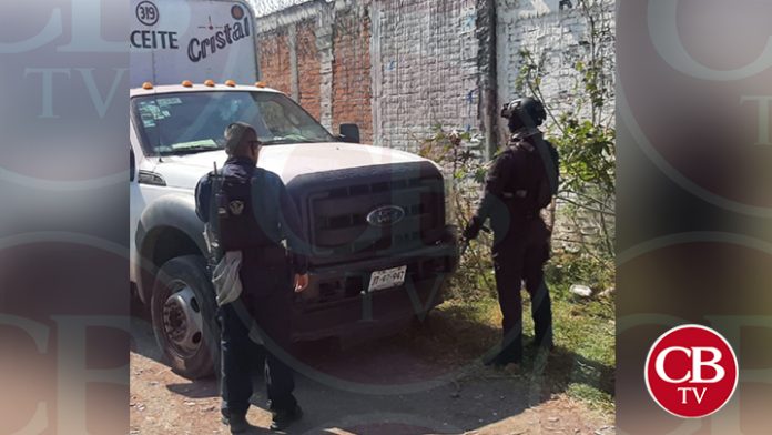 Se paseaban en un auto robado, con drogas y los arrestan
