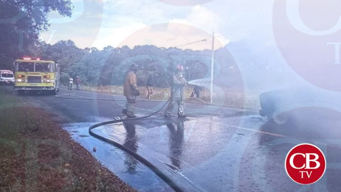 Arde en llamas una camioneta en Chilchota